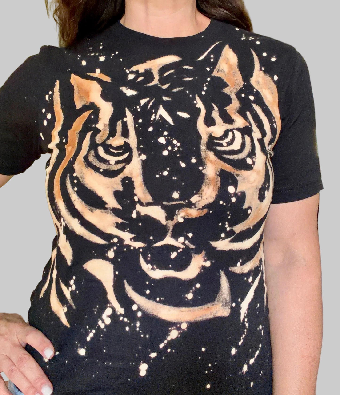 Person wearing a black t-shirt with a tiger design